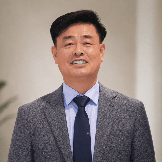 김 관 중
