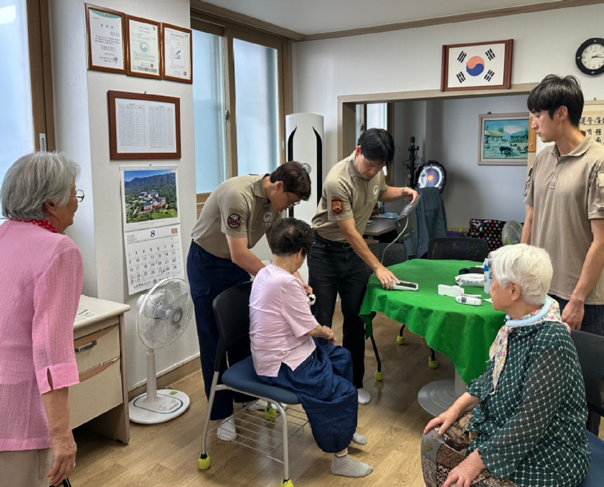 어르신 온열질환 예방을 위한 기초활력징후 확인.jpg