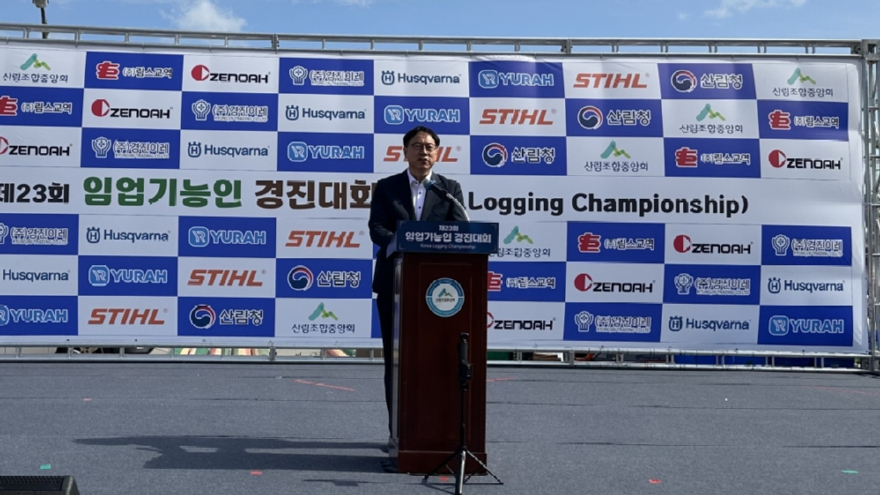 사진1.임하수 산림청 차장이 18일 전북 진안군 ‘제23회 임업기능인 경진대회’에서 개회사를 하고 있다.jpg