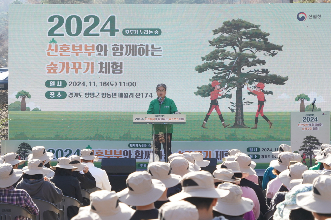 변경00사진2. 임상섭 산림청장이 숲가꾸기 체험행사에서 인사말을 전하고 있다.jpg 변경00사진2. 임상섭 산림청장이 숲가꾸기 체험행사에서 인사말을 전하고 있다.jpg